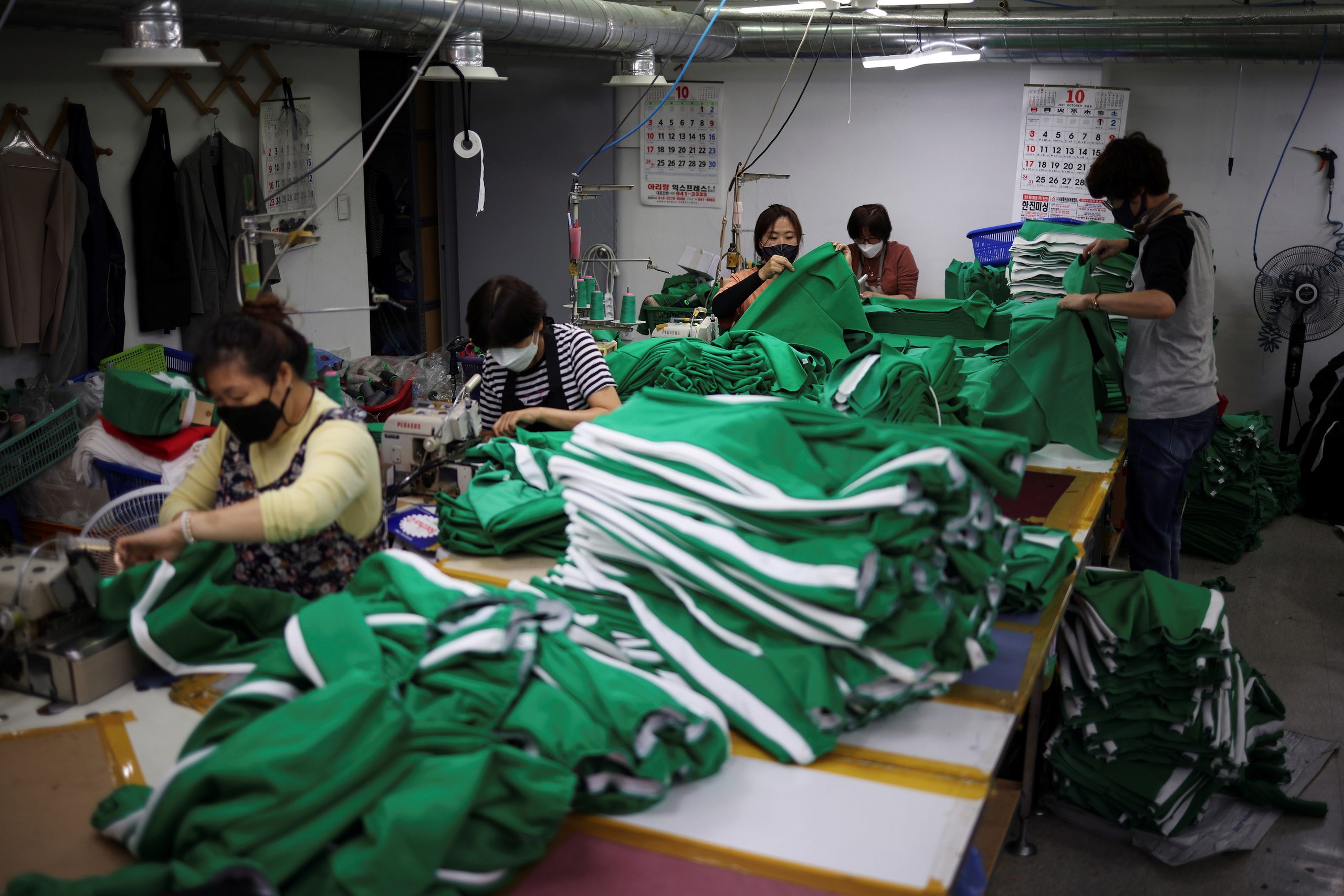 south-korea-garment-factory-october-21-2021-reuters-001